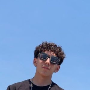 Meet your Posher, Moises